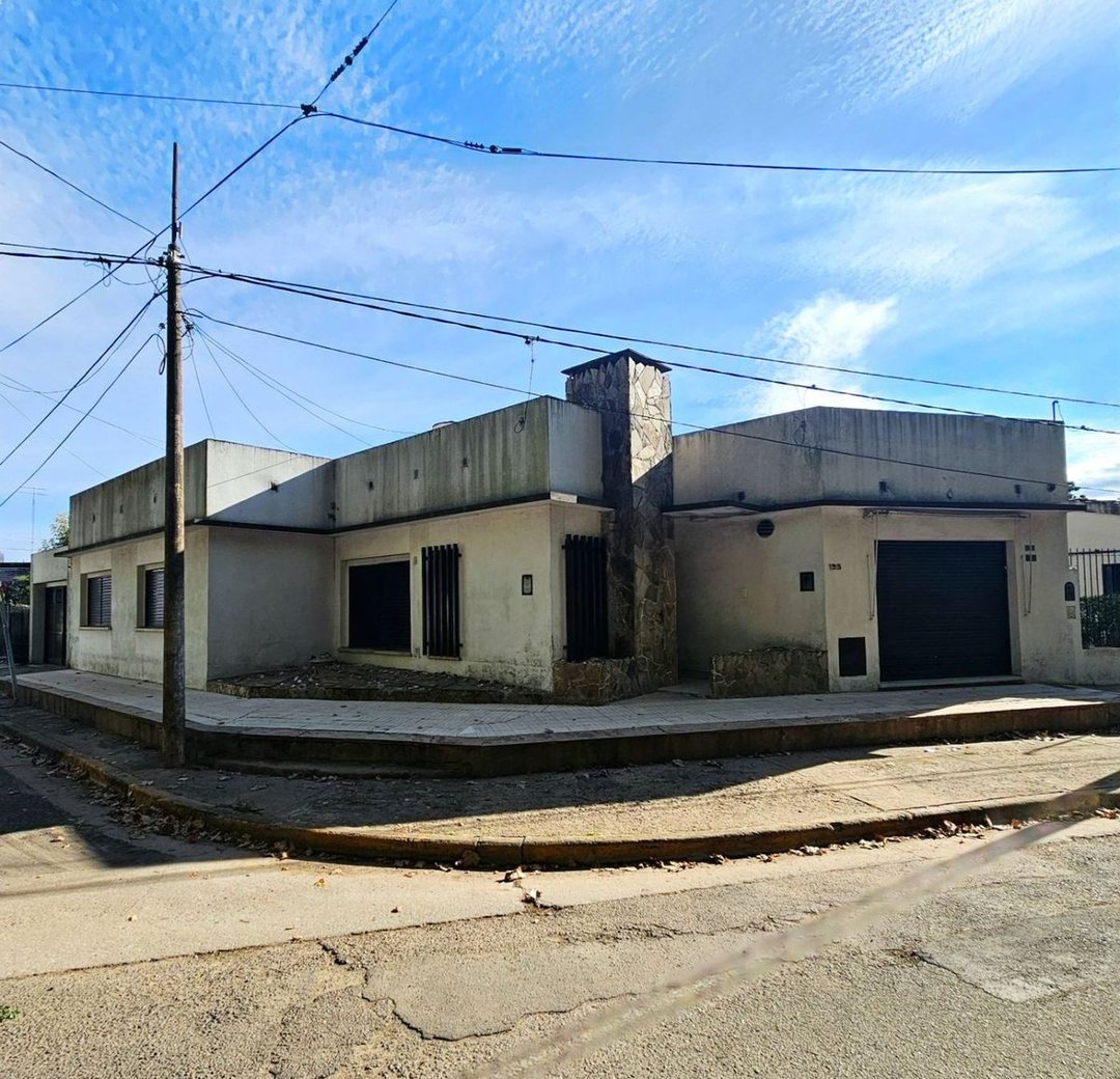 VENTA CASA 2 DORM+COMERCIO GRAL ROJO AP. CREDITO
