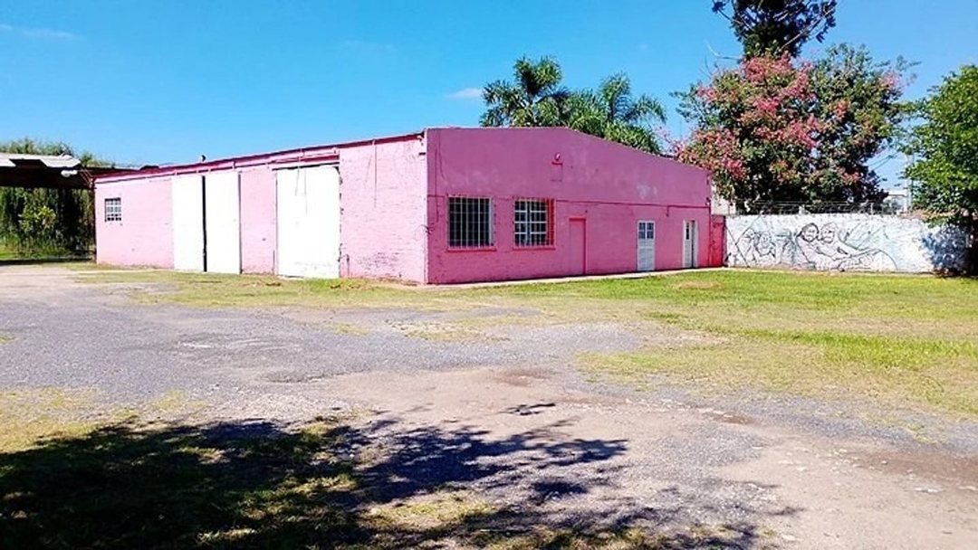 SE VENDE GALPON CON GRAN TERRENO SOBRE BLAS PARERA