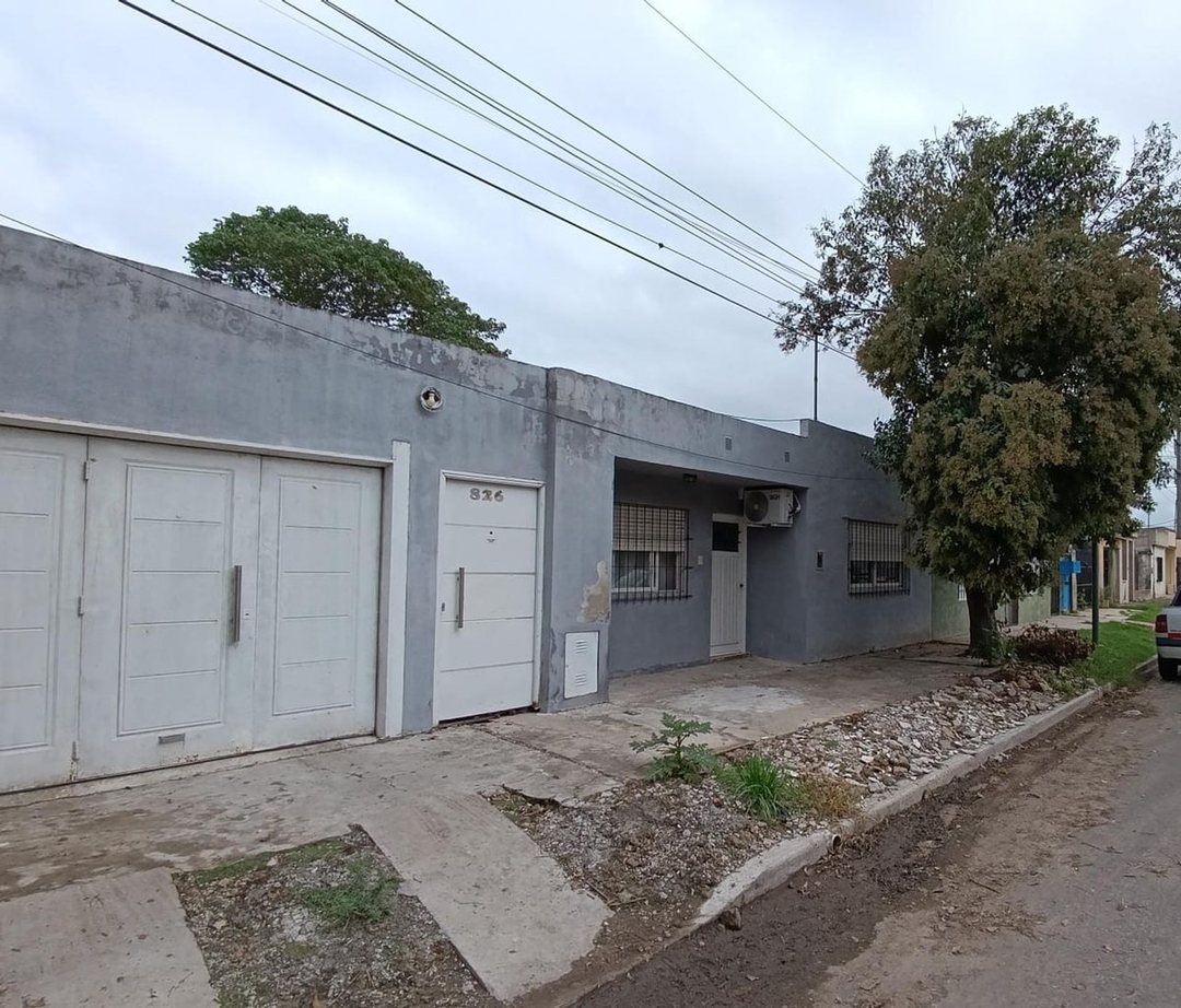 Venta Casa 200m2, 2 dormitorios. Pezzi San Nicolas