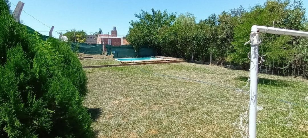 Se vende casa con gran potencial, 2 dormi y pileta