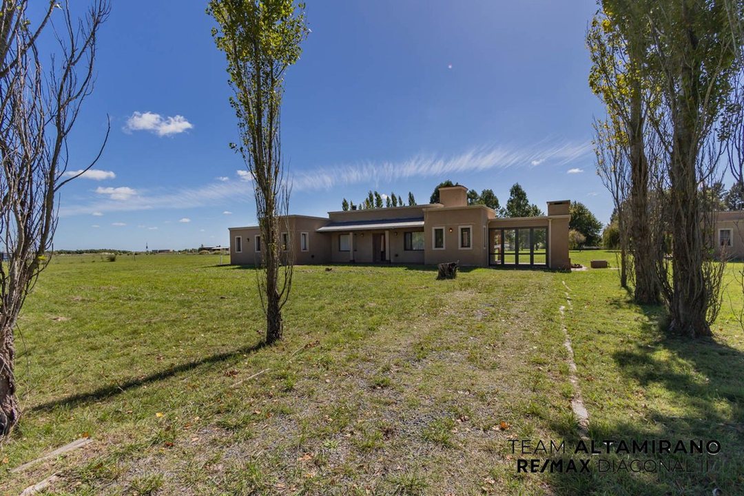 CASA EN VENTA 3 DORMITORIOS