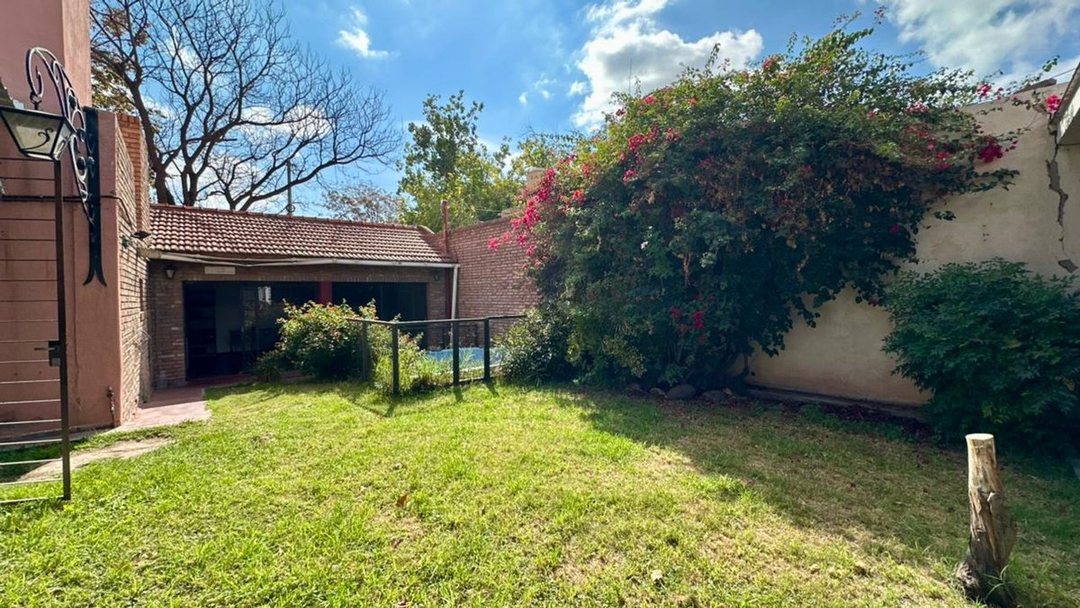 VENTA CASA DE ALTA CATEGORIA BOMBAL SUR GODOY CRUZ