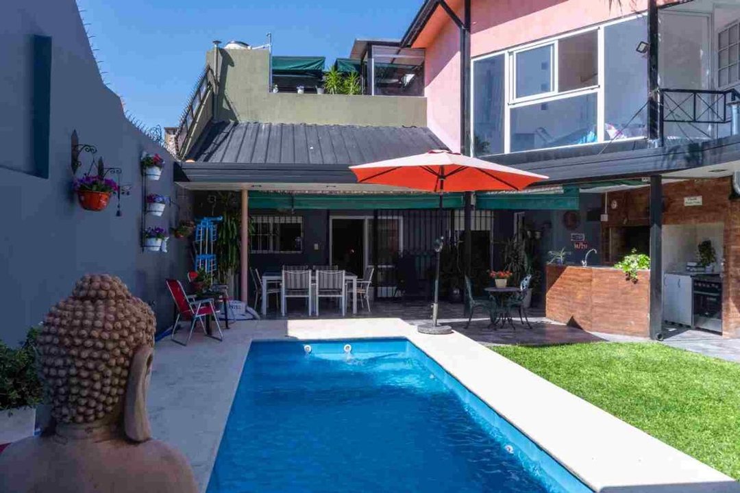 CASA EN VENTA CON PATIO Y PILETA GRO. BAIGORRIA