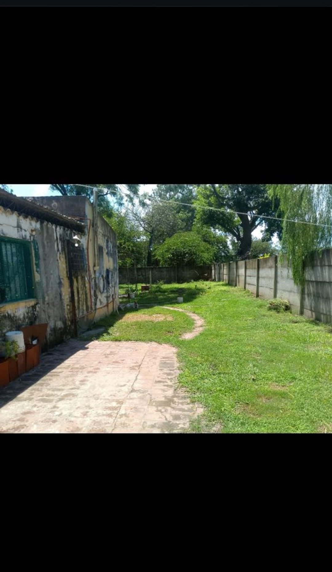 CASA CON GRAN TERRENO Y DEPOSITO A REFACCIONAR