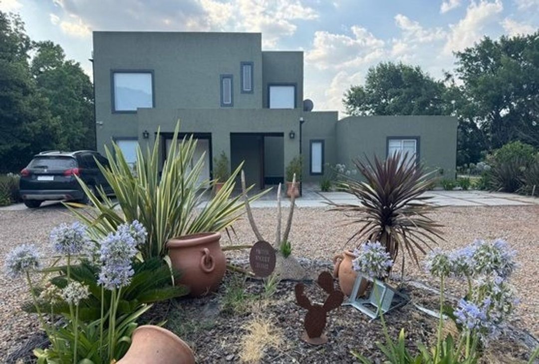 VENTA CASA 4 AMB CON PILETA COUNTRY LUJAN