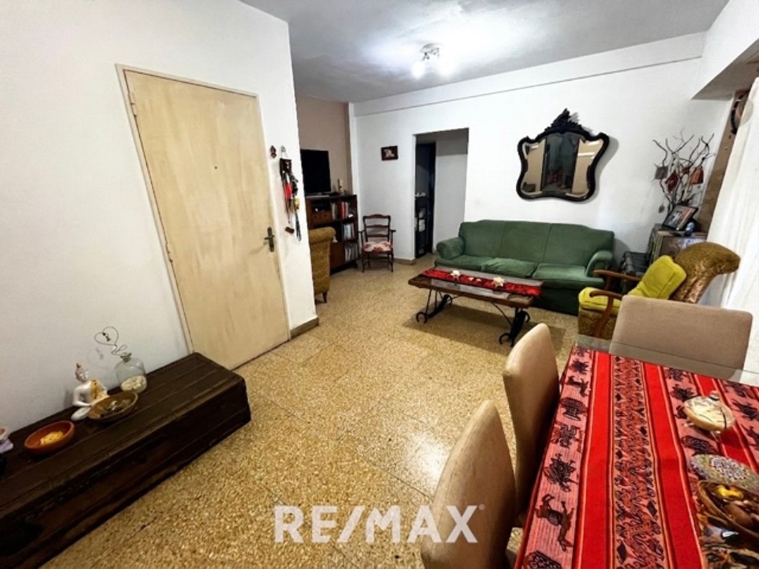Venta Depto. 4 amb. con balcón Villa Ballester