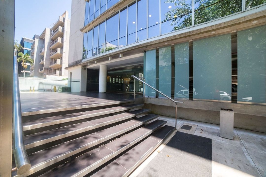 OFICINAS 960 m2 PLANTA LIBRE   OLIVOS 18 cocheras