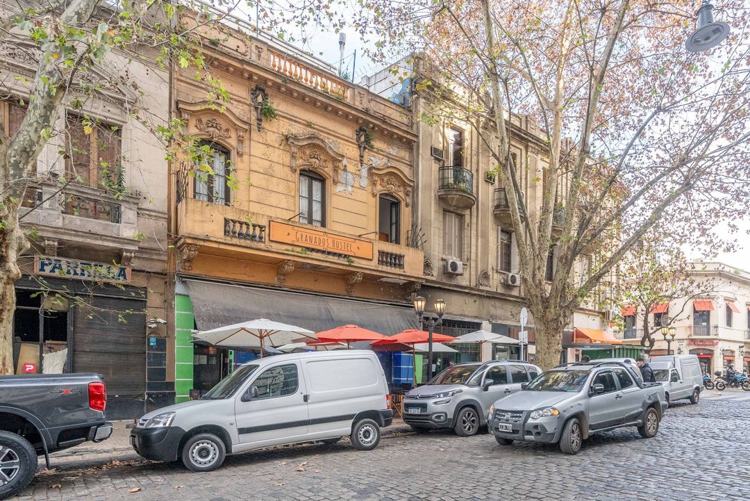 VENTA HOTEL HOSTEL SAN TELMO BAJO VALOR