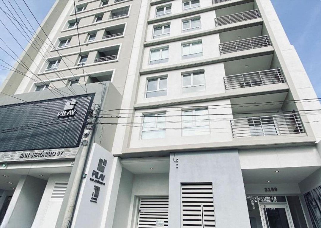 Se vende cochera en edificio Pilay