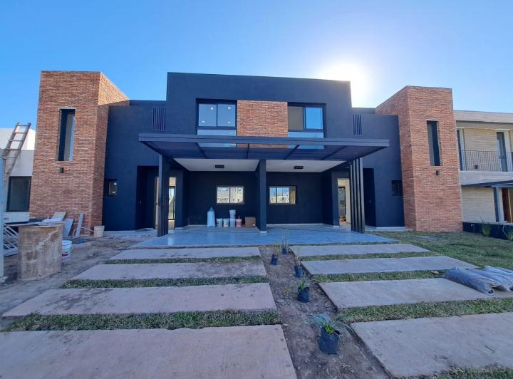 Casa · 130m² · 5 Ambientes · 1 Cochera