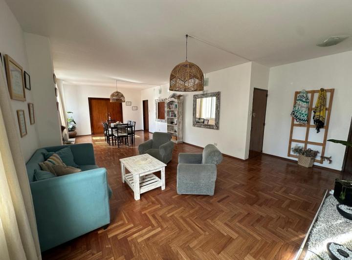 Departamento · 193m² · 4 Dormitorios