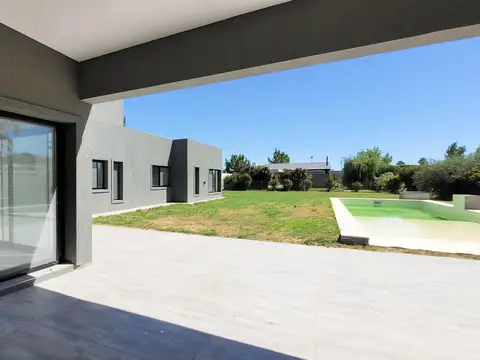 Casa en Alquiler en Puerto Roldan, Countries y Barrios Cerrados en Roldan