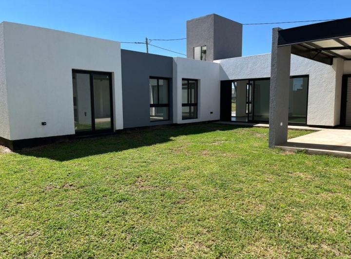 Casa · 119m² · 4 Ambientes · 2 Cocheras