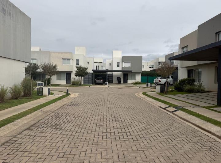 Casa · 130m² · 3 Dormitorios · 1 Cochera