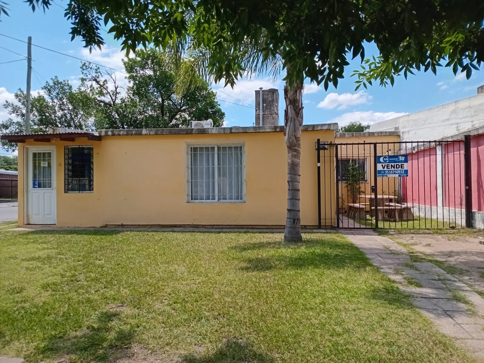 VENTA CASA ESQUINA EN QUINTAS DE ARGUELLO