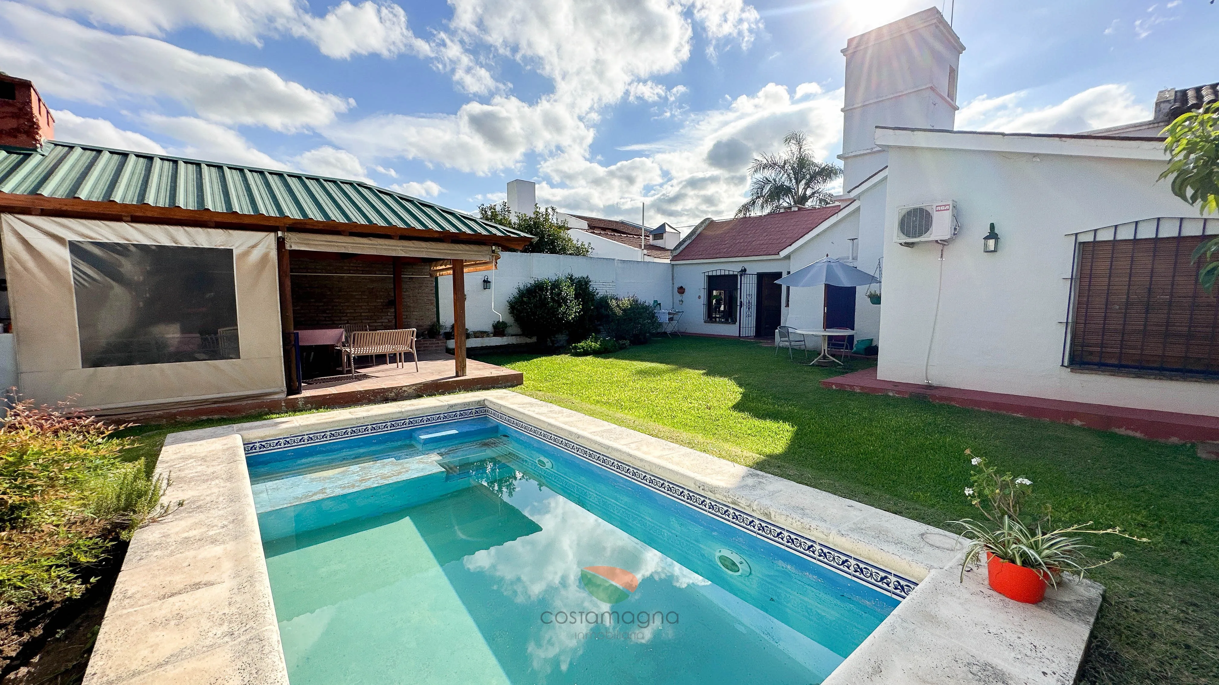 CASA APTA CRÉDITO Villa Belgrano 3 dormitorios con patio y pileta