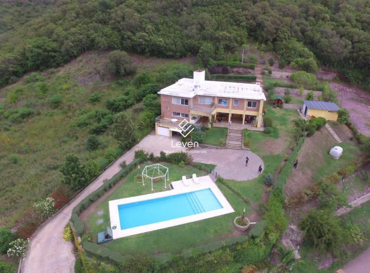 Casa · 682m² · 7 Ambientes · 2 Cocheras