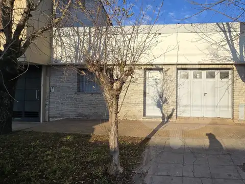 Casa en Alquiler en Los Hornos, La Plata