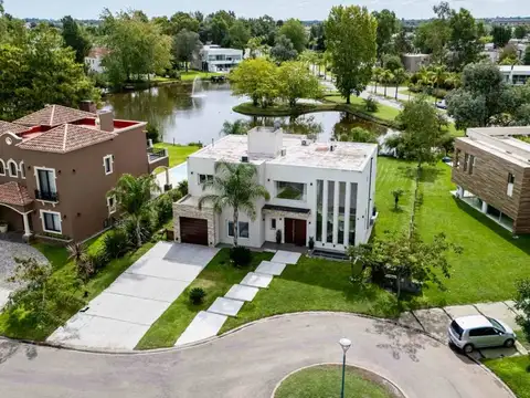 Casa en Venta en Terralagos, Canning