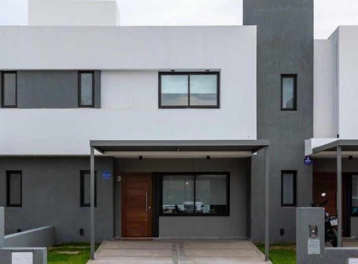 Casa · 150m² · 4 Ambientes · 2 Cocheras