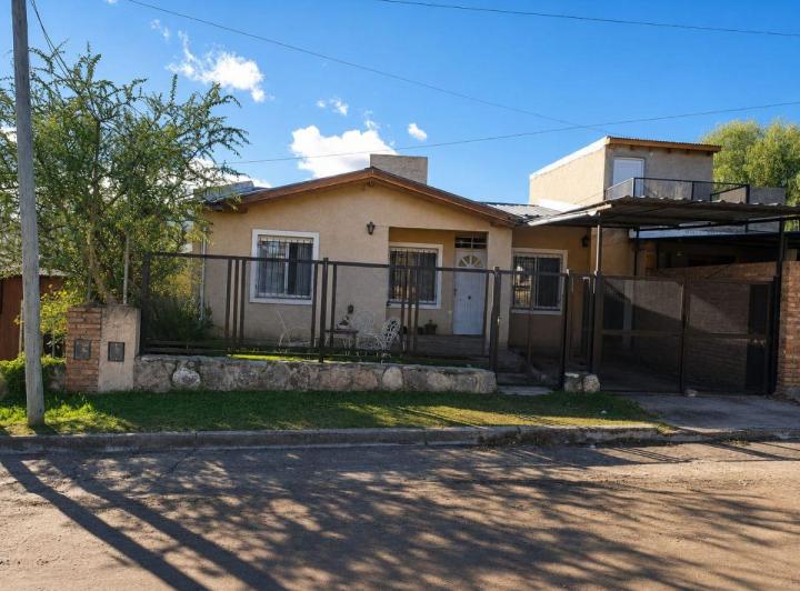 Casa · 83m² · 3 Ambientes · 1 Cochera