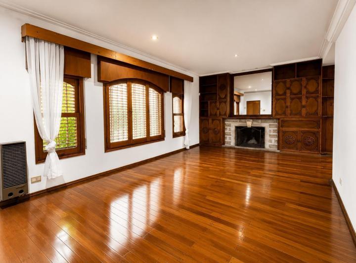 Casa · 227m² · 6 Ambientes · 2 Cocheras