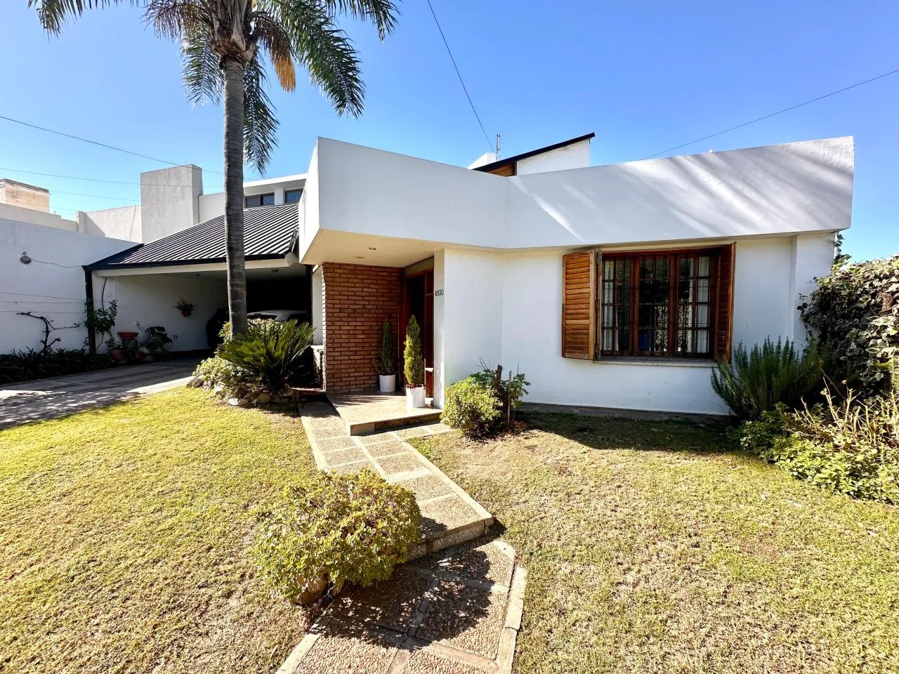 VENTA CASA VILLA BELGRANO 4 DORM, 4 BAÑOS, ESCRITURA, IMPECABLE OPORTUNIDAD.