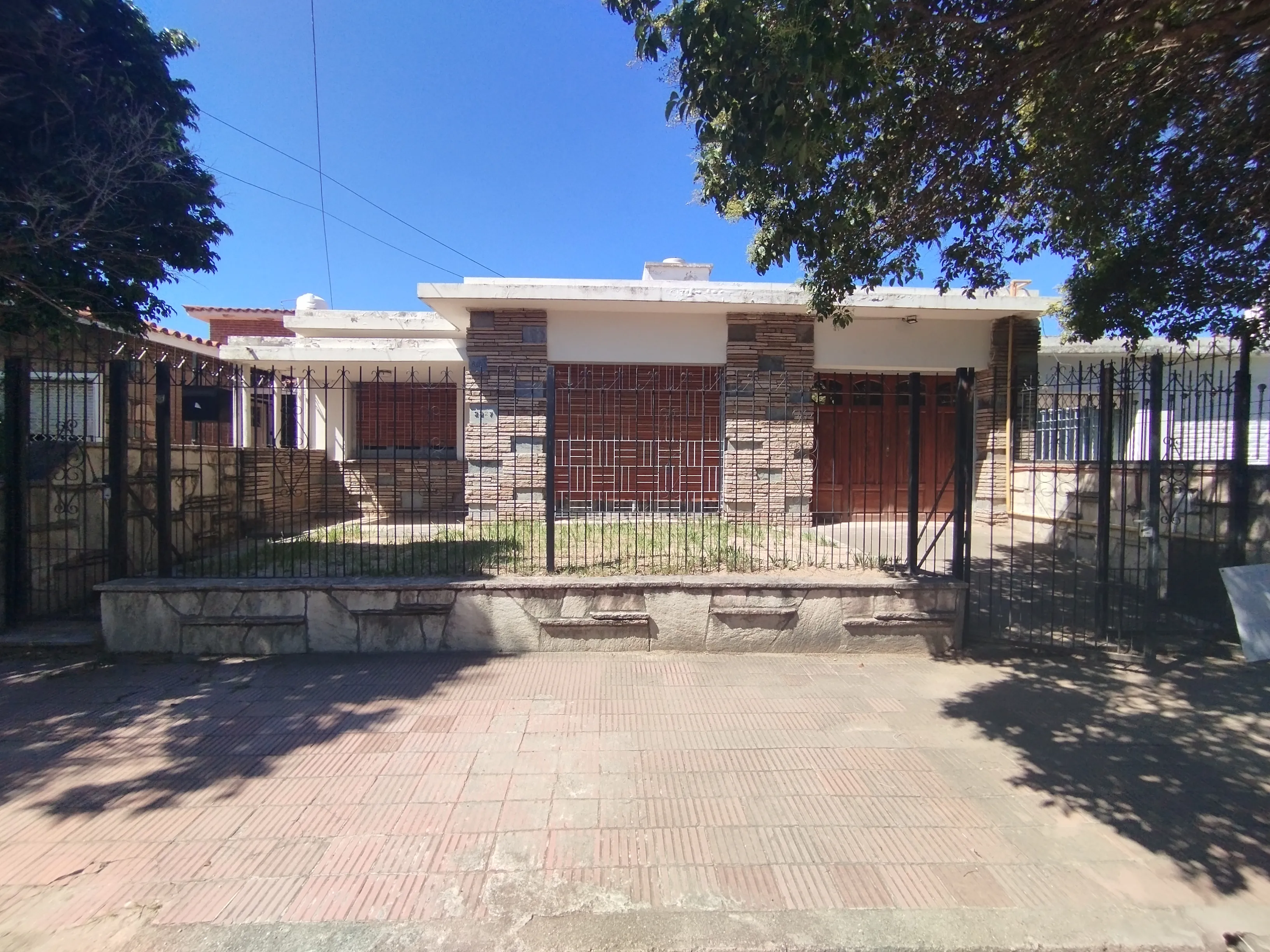 🏡 CASA EN VENTA CON PATIO Y GARAGE – B° Maipú 📍 Bilbao 2327