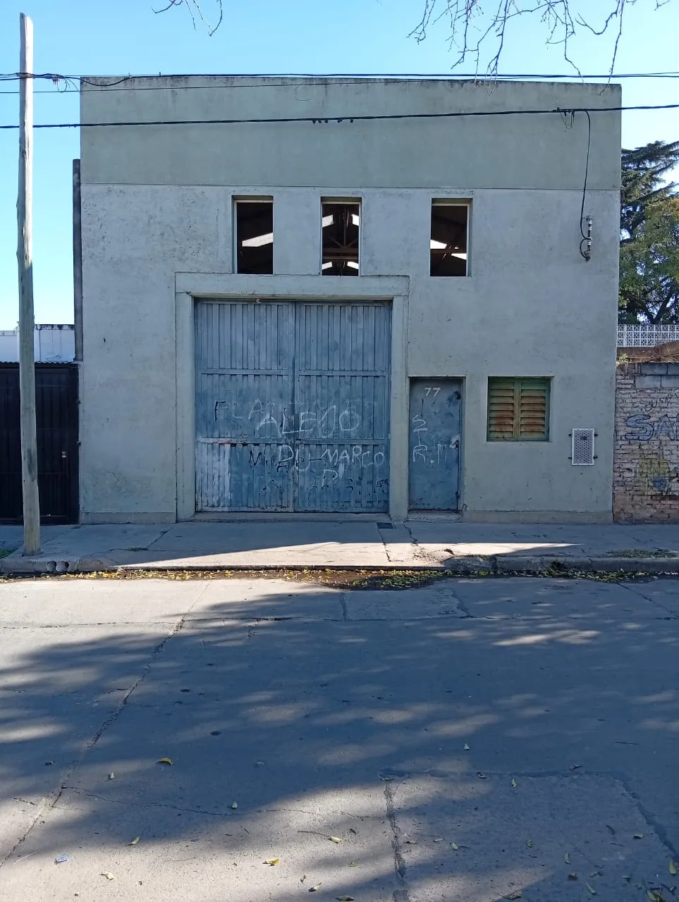 Gran Oportunidad Comercial/Industrial! Galpón + Depósito con Oficina y Servicios