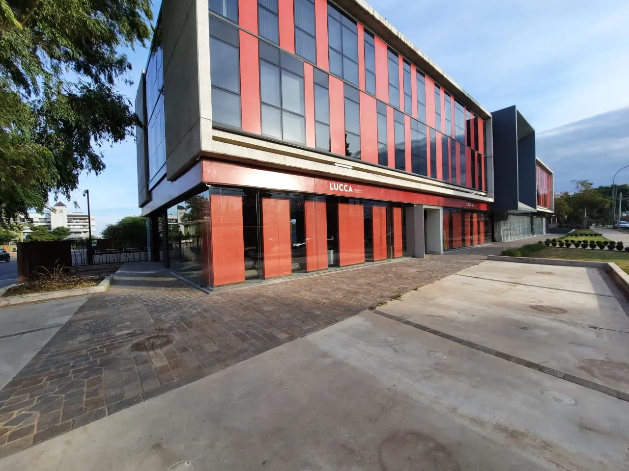 ALQUILER LOCAL SOBRE  LAPLACE ZONA SANATORIO ALLENDE 280 MTS APTO GASTRONOMIA