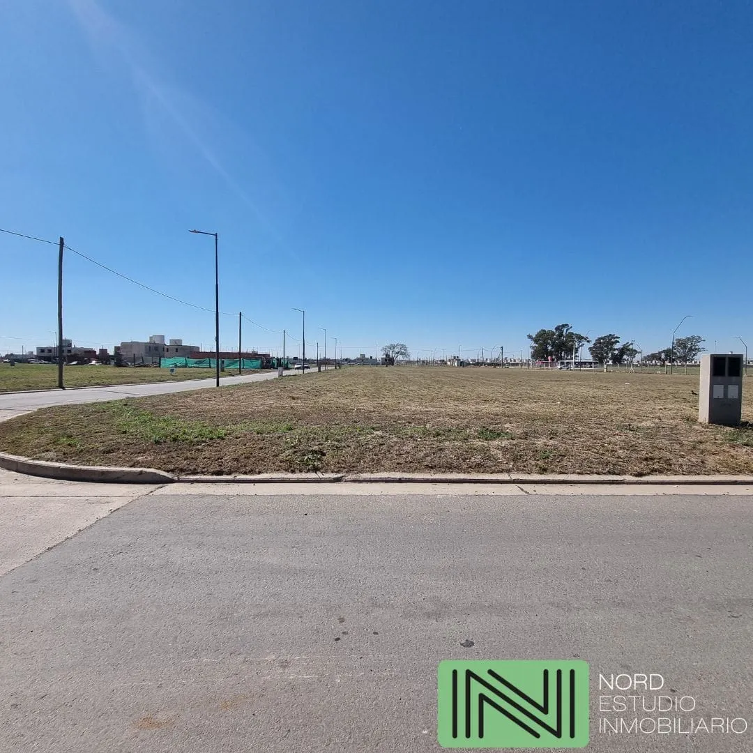 LOTE EN VENTA EN PAMPAS DE MANANTIALES, 390 M2, APTO DUPLEX