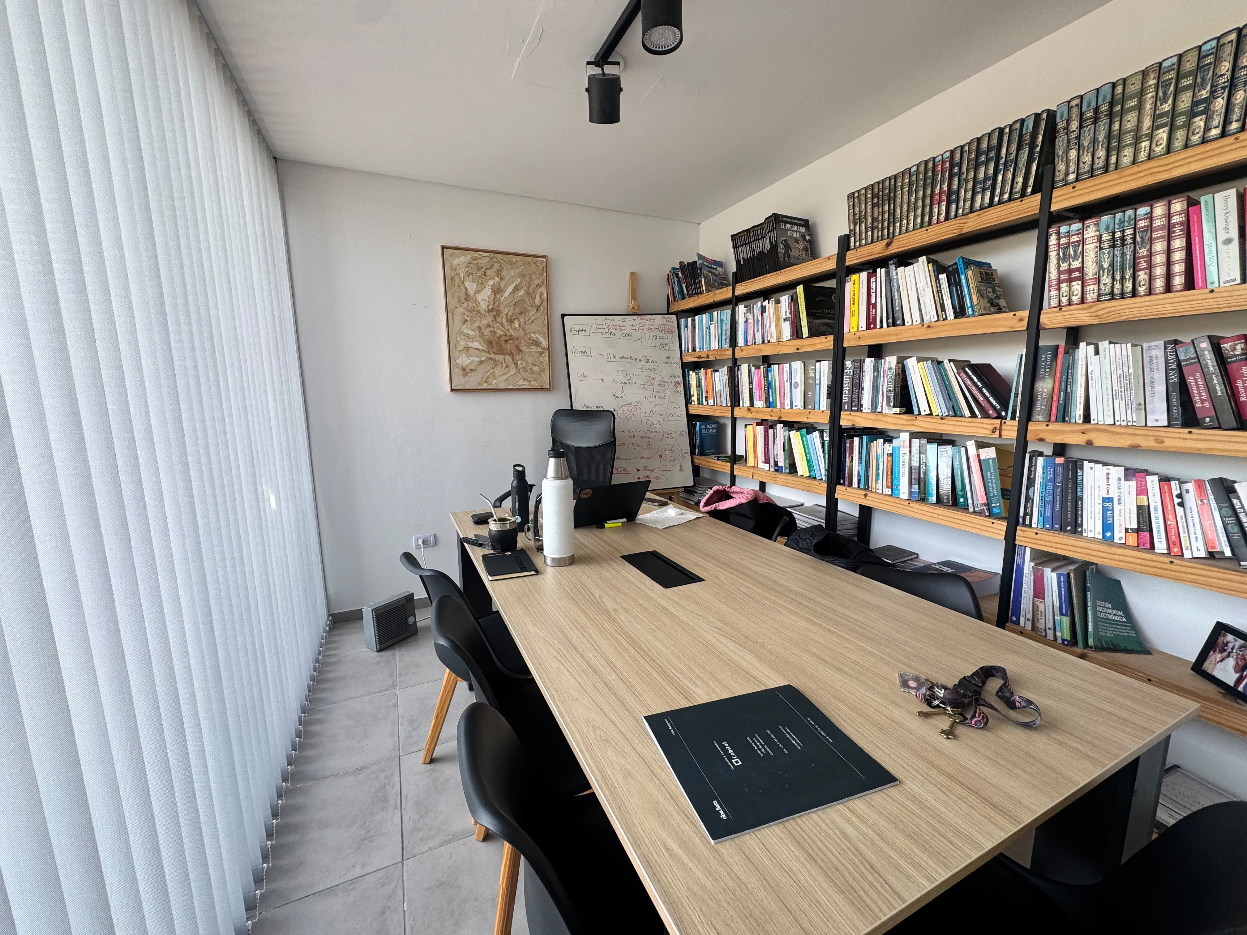 Venta de oficina Comercial sobre Avenida Recta Martinolli al 800