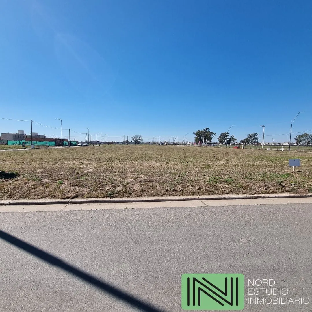 LOTE EN VENTA EN PAMPAS DE MANANTIALES, 390 M2, APTO DUPLEX