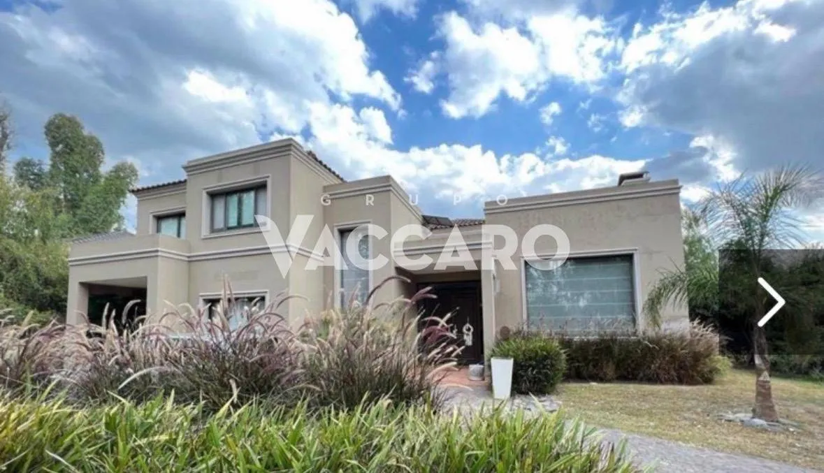 Venta de Casa 6 Ambientes en Campos de Alvarez, Moreno