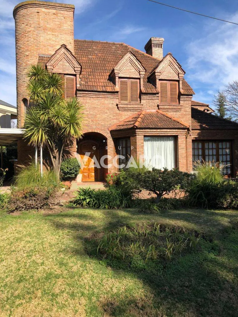 Casa en venta y alquiler Country Banco Provincia doble lote, piscina