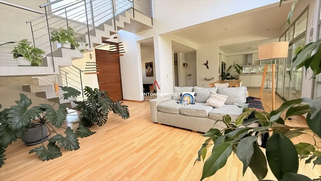 CASA EN VENTA EN ST MATTHEWS VILLAGE - PILAR