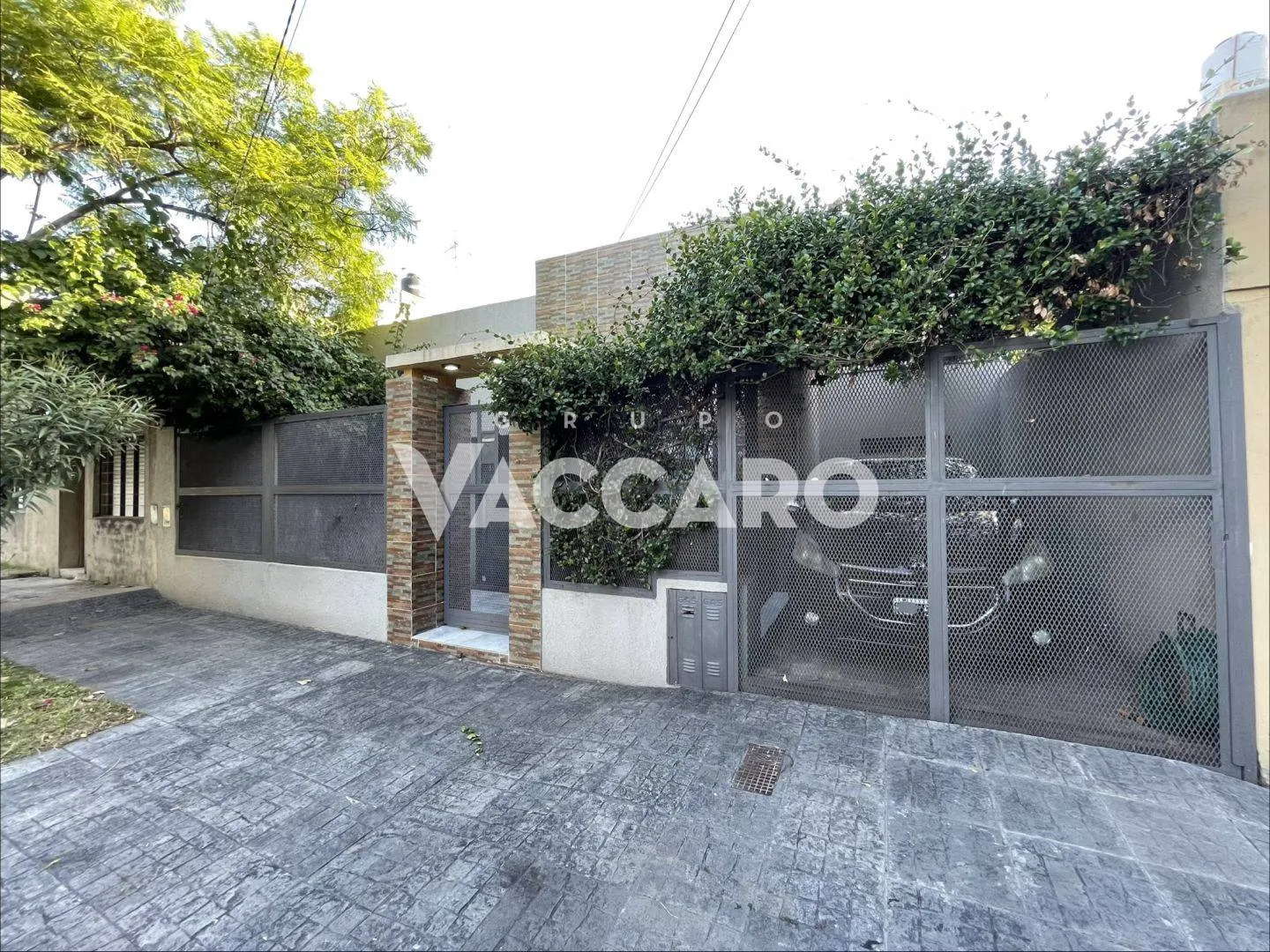 Casa en venta 3 amb moron sur remodelada a nuevo con parque y cochera