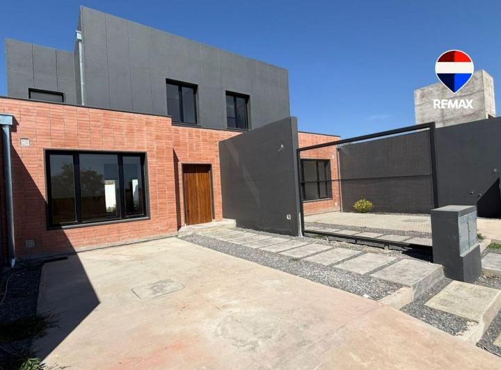 Casa · 88m² · 3 Ambientes · 1 Cochera