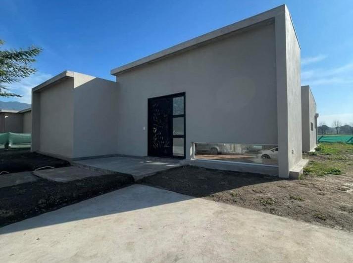Casa · 214m² · 3 Dormitorios · 2 Cocheras