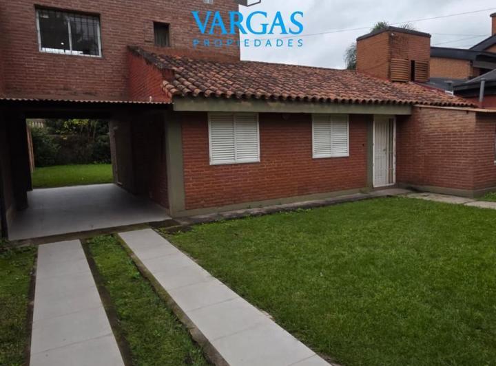 Casa · 120m² · 5 Ambientes · 2 Cocheras