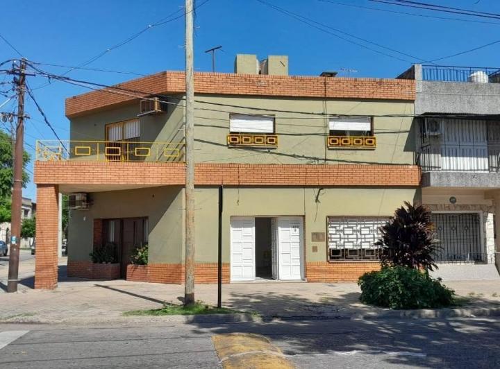 Casa · 200m² · 5 Ambientes · 1 Cochera