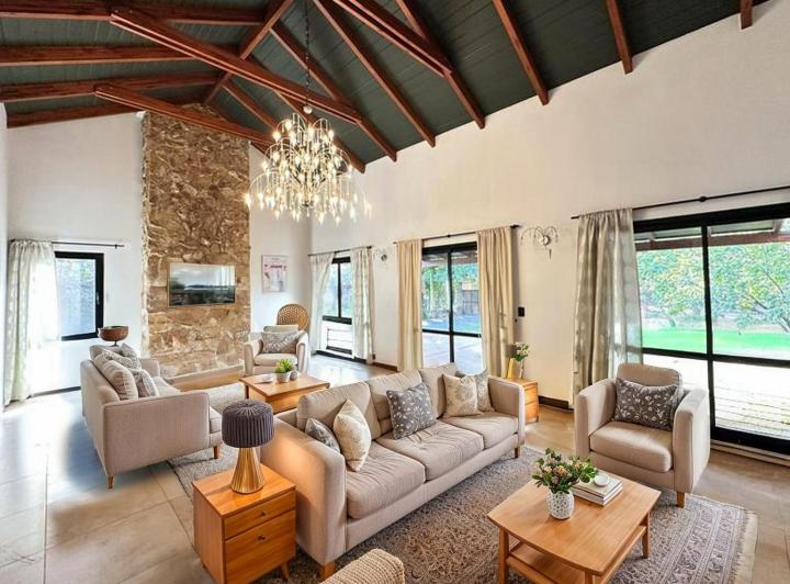 Casa · 327m² · 8 Ambientes · 2 Cocheras