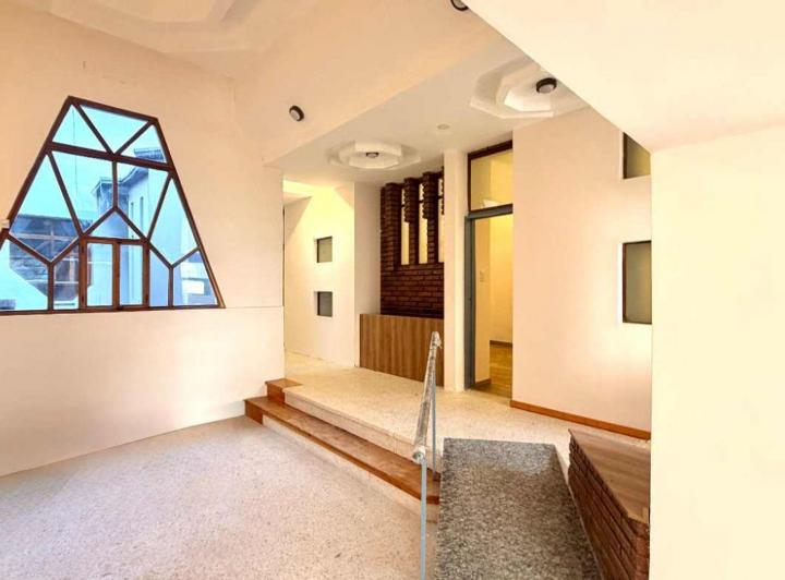 Oficina comercial · 295m²