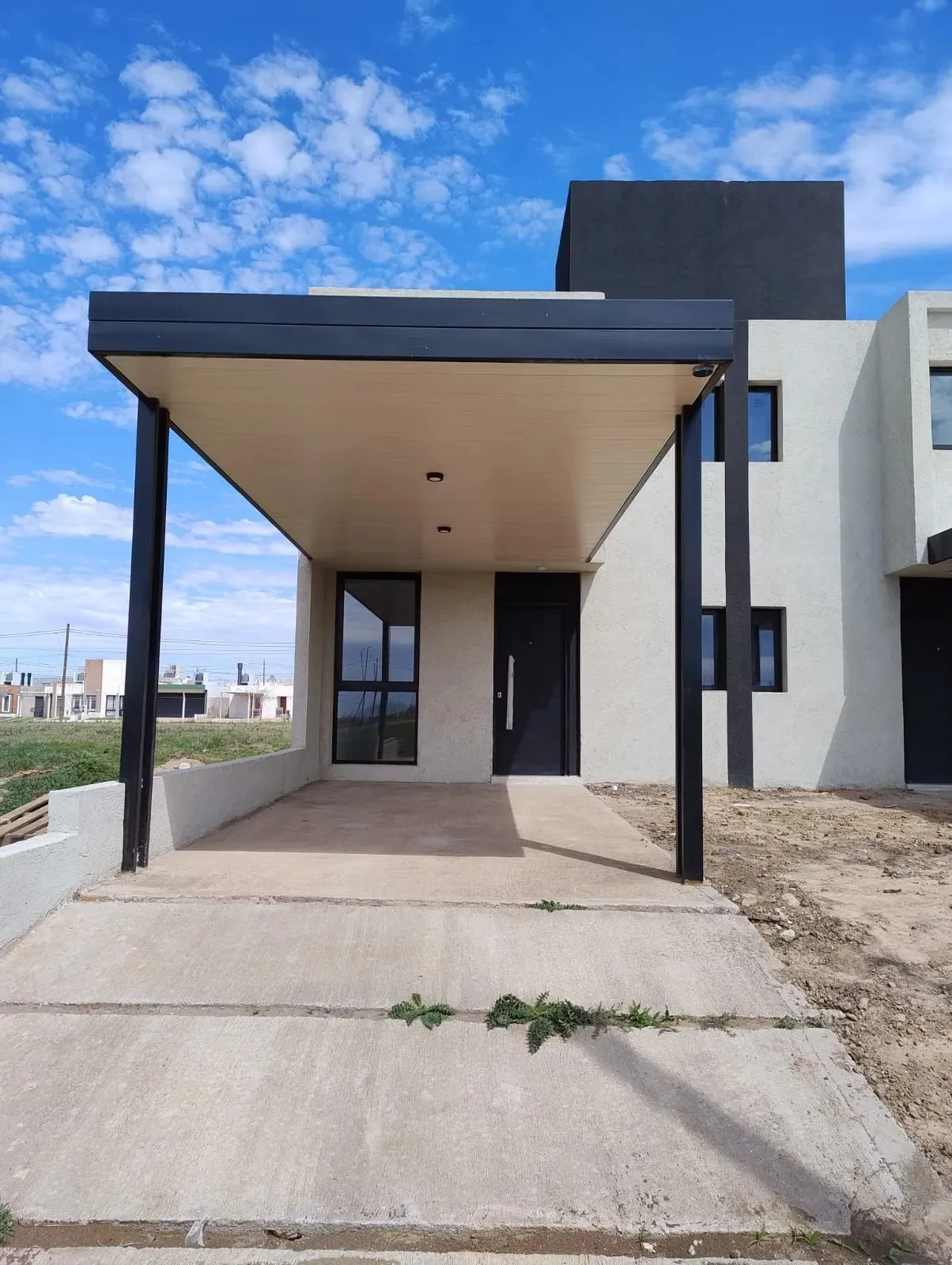 VENDO DUPLEX 2 DORM C/COCHERA, Y PATIO “CUESTAS DE MANANTIALES”