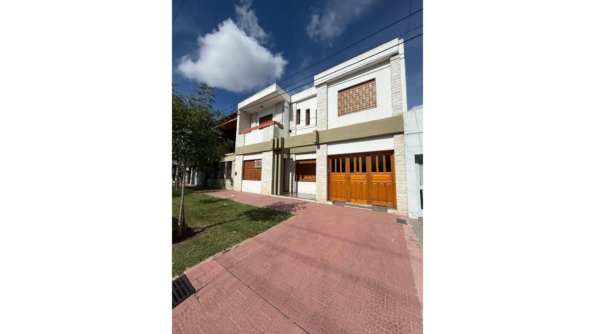 VENTA - HERMOSA CASA - BARRIO JUNIORS