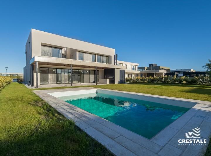 Casa · 326m² · 5 Ambientes · 1 Cochera