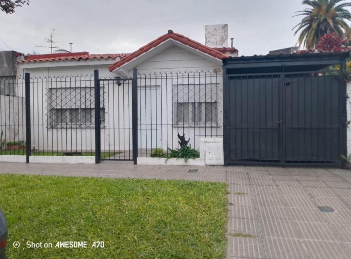 Casa · 256m² · 2 Dormitorios · 2 Cocheras