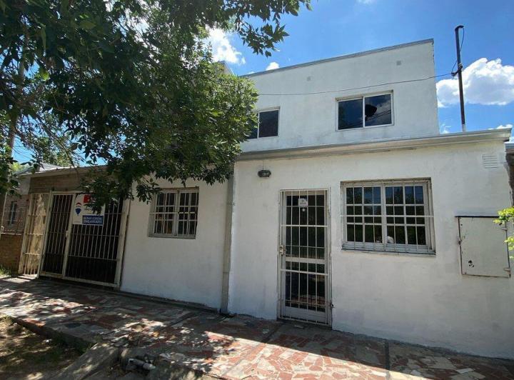 Casa · 93m² · 4 Ambientes · 1 Cochera