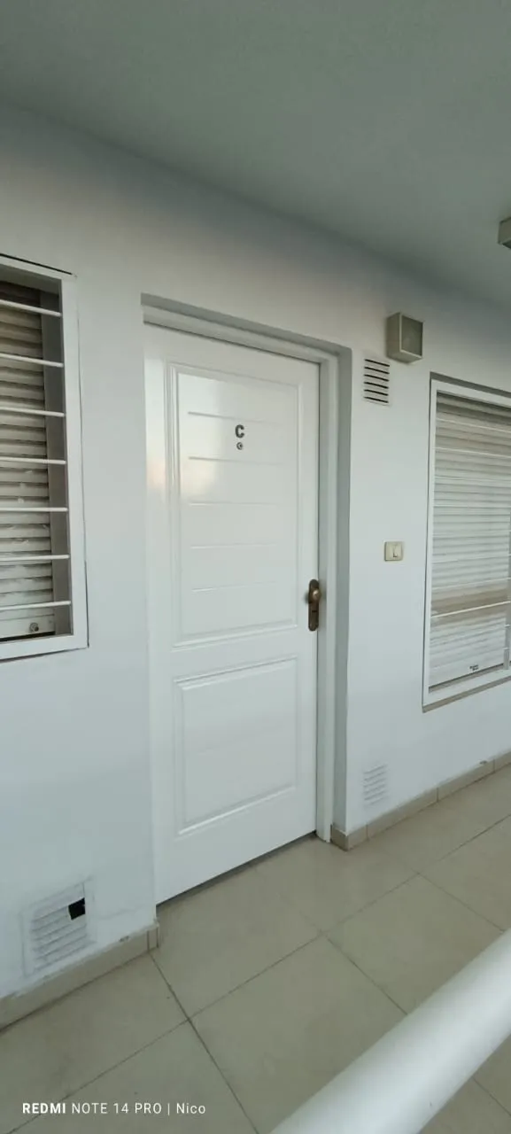 ALQUILO, ALTA CBA. 1 DORM. LIV/COM. KITCHENETTE EQUIPADA. BAÑO. MUY BUENO!!