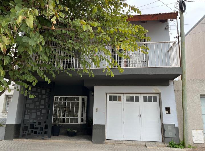 Casa · 198m² · 4 Dormitorios · 1 Cochera